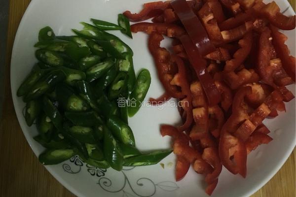 农家小炒肉的做法图解1