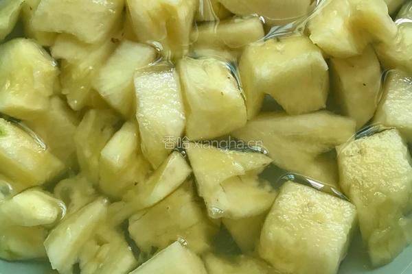 菠萝菠萝咕噜肉的做法图解1