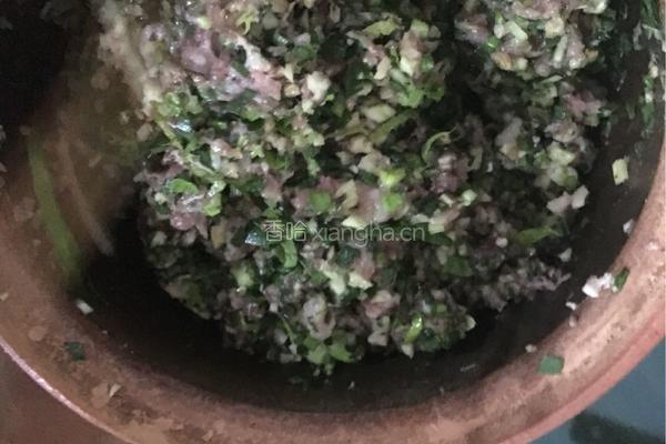 猪肉韭菜香菇饺子的做法图解3