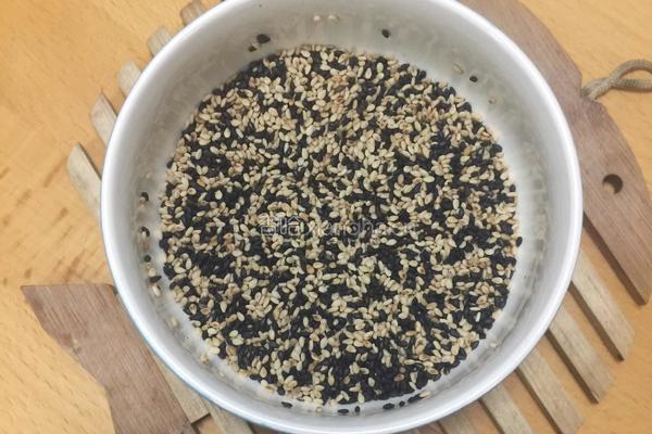 芝麻土豆球的做法图解3