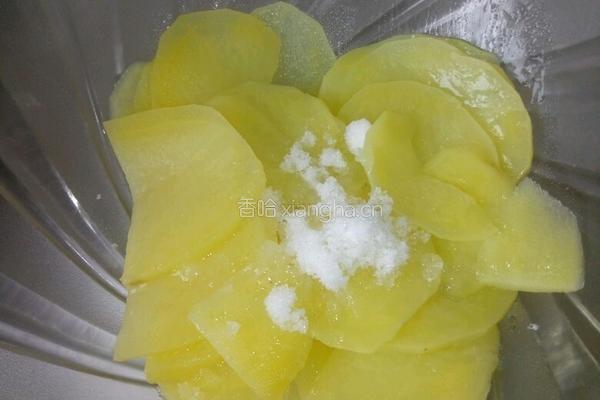 蜂蜜蓝莓酱土豆泥的做法图解3