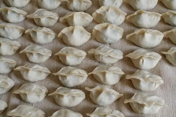 酸汤饺子的做法图解1