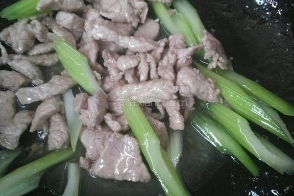 胡萝卜炒肉的做法图解3