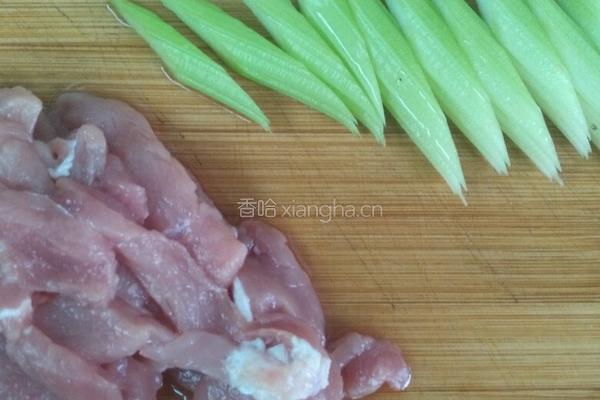 胡萝卜炒肉的做法图解2