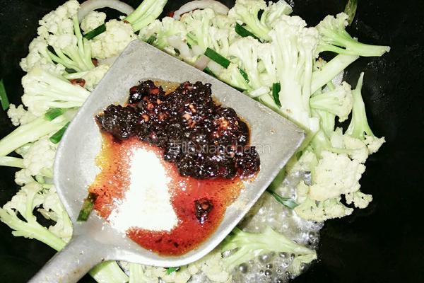 老干妈炒菜花的做法图解4
