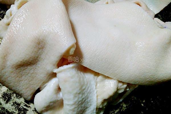 猪皮炒春笋的做法图解2