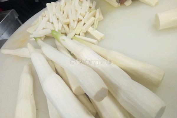干烧茭白（淮扬菜）的做法图解1