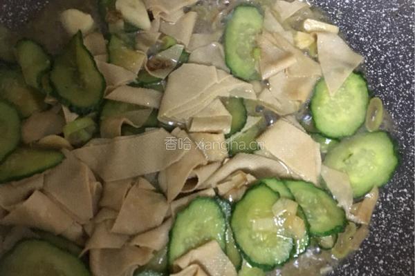 黄瓜豆皮炒鸡蛋的做法图解6