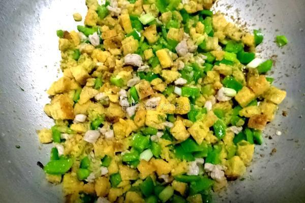 榆钱玉米饼炒肉丁的做法图解7