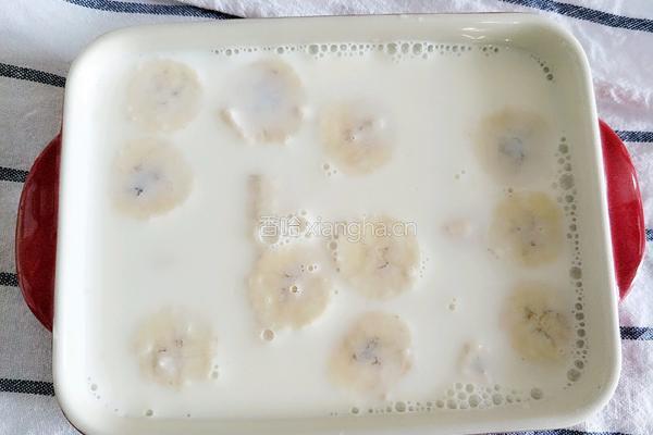 自制香浓香蕉口味冰激凌的做法图解2