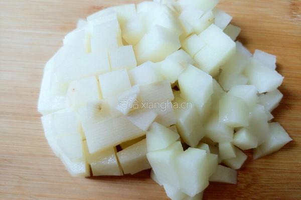 土豆腊肠焖饭的做法图解3