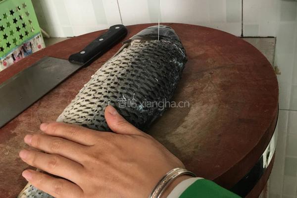 糖醋鲤鱼的做法图解2
