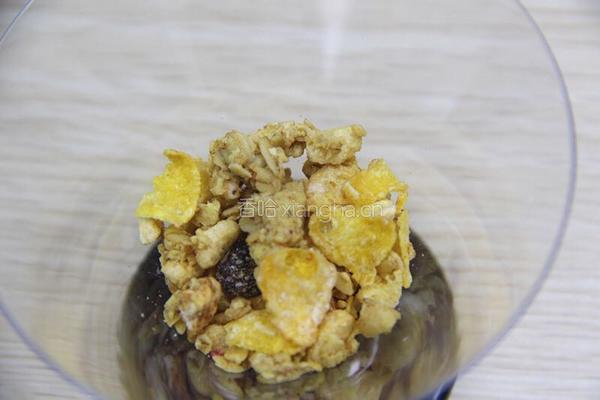 酸奶什锦水果谷物的做法图解3