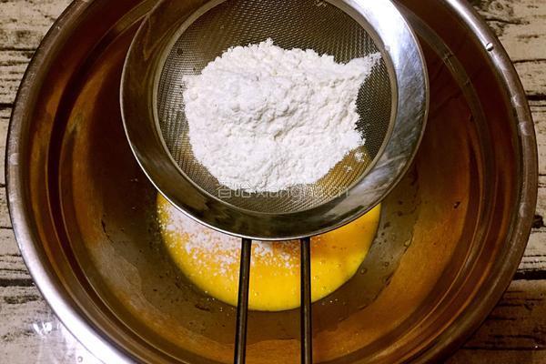 酸奶蛋糕卷的做法图解4
