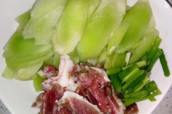 莴笋肉片汤的做法图解2