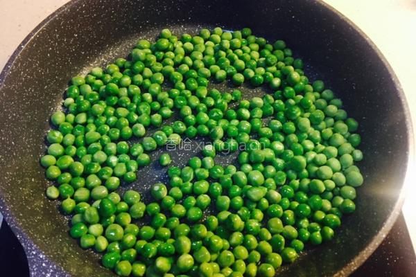 虾仁烩豌豆的做法图解7