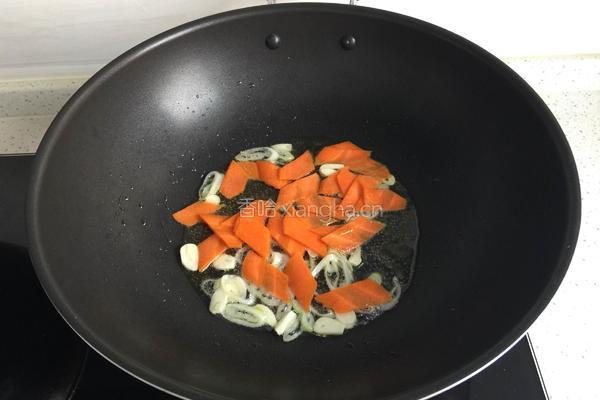 娃娃菜炒木耳的做法图解5