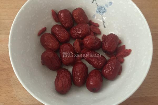 红枣银耳羹（电饭煲版）的做法图解3