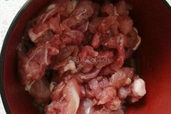 蒜苗肉丝的做法图解2