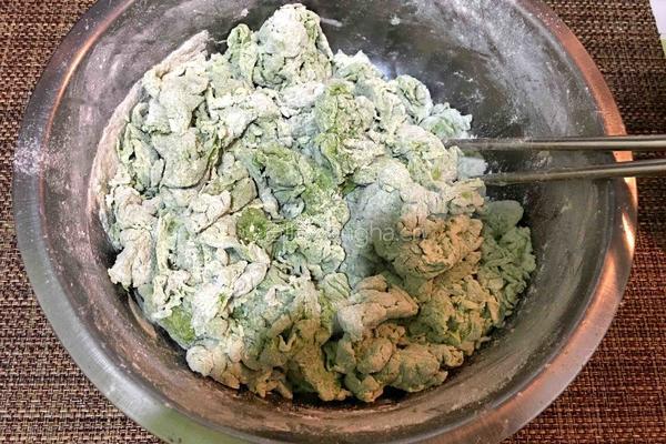 菠菜开花馒头的做法图解1