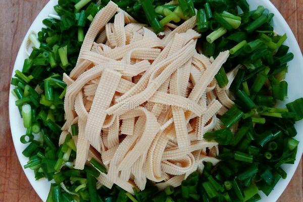小葱拌豆皮的做法图解3