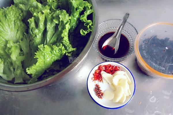 炝拌生菜的做法图解1