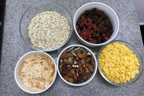 自制坚果谷物燕麦片的做法图解1