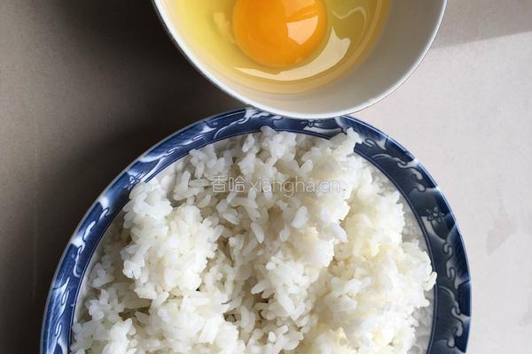 蛋炒饭的做法图解1