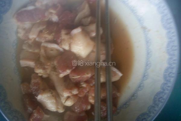 韭菜花抄肉的做法图解2