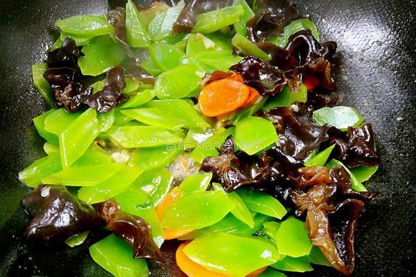 农家炒莴笋的做法图解11