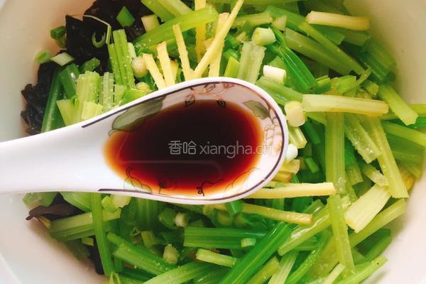 凉拌西芹的做法图解11