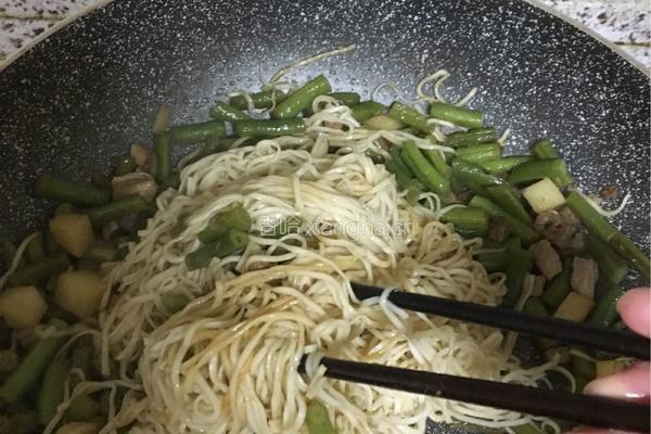 豆角肉焖面的做法图解16