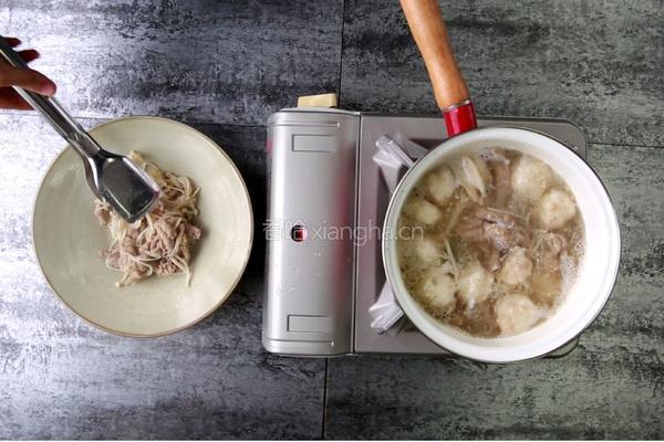快手凉拌菜之芝麻酱拌墨鱼丸的做法图解3