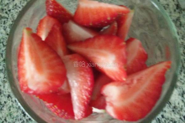草莓奶昔的做法图解1
