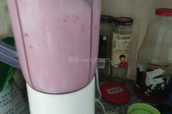 草莓奶昔的做法图解3