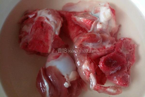 香菇炖排骨的做法图解1