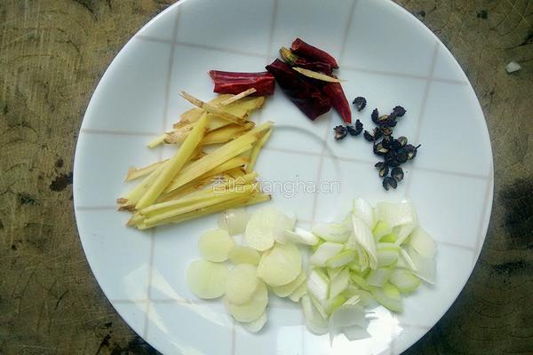 手撕包菜炒粉条的做法图解3