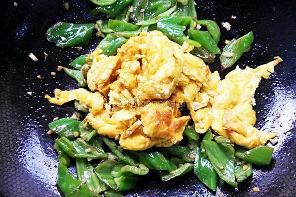 青椒炒鸡蛋的做法图解7
