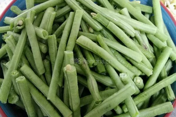 长豆角烧肉的做法图解1
