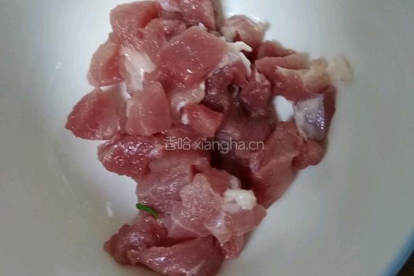 花菜炒肉块的做法图解2