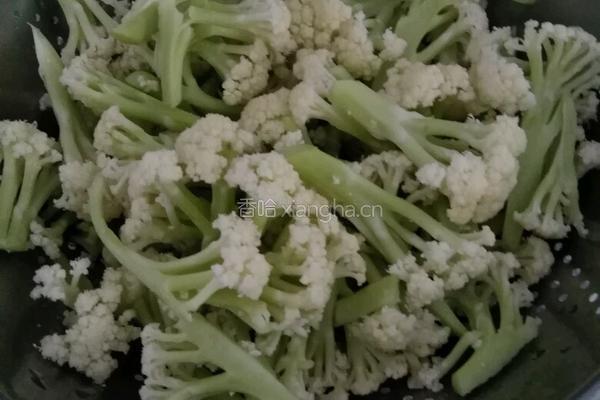 花菜炒肉块的做法图解3