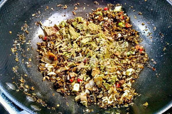 腊肉腌菜炒香椿的做法图解8