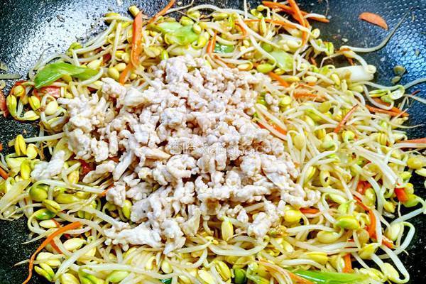 黄豆芽炒肉丝的做法图解10