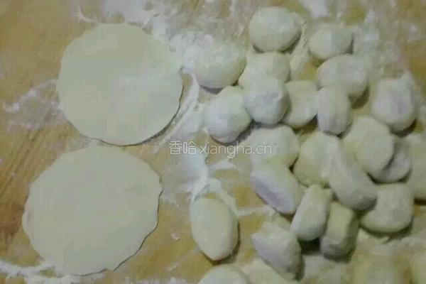 猪肉青菜馅饺子的做法图解5