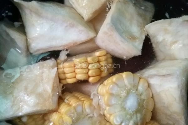 榴莲龙骨玉米清补汤的做法图解3