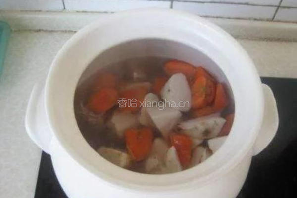 山药红萝卜排骨汤的做法图解4