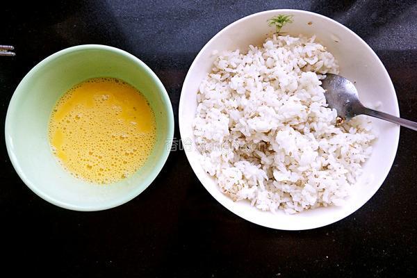 经典蛋炒饭的做法图解2
