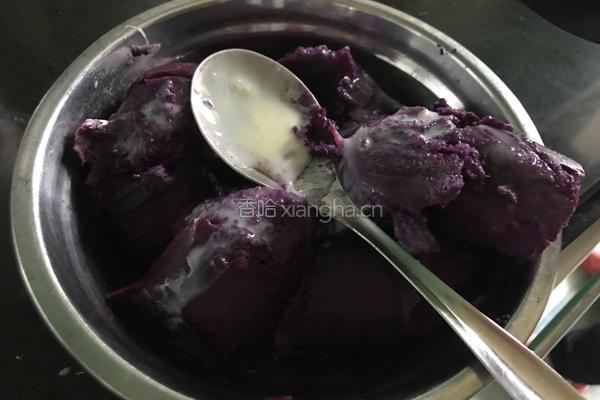 紫薯蛋黄酥的做法图解4