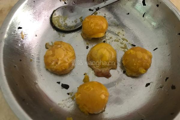 紫薯蛋黄酥的做法图解5