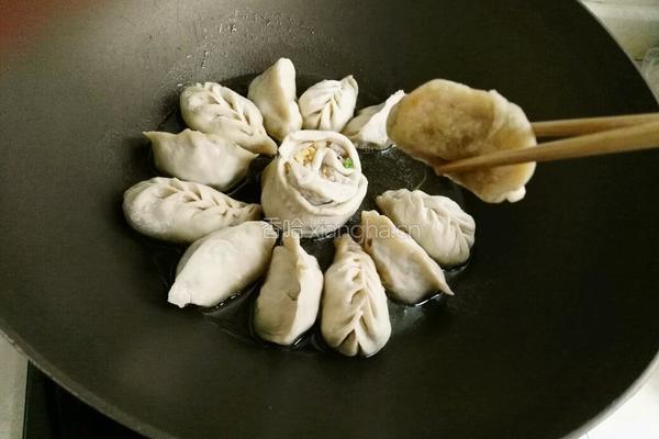 抱蛋煎饺的做法图解2